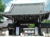 Ein weiterer Eingang zum Nishi Hongan-ji Tempel