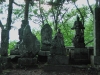 Buddhastatuen am Shrein auf dem Toriipass