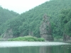 Seonbawi (stehender Fels) im Taehwagang Fluss. Nahe des Felsens hat man historische Höhlenmalereien gefunden.